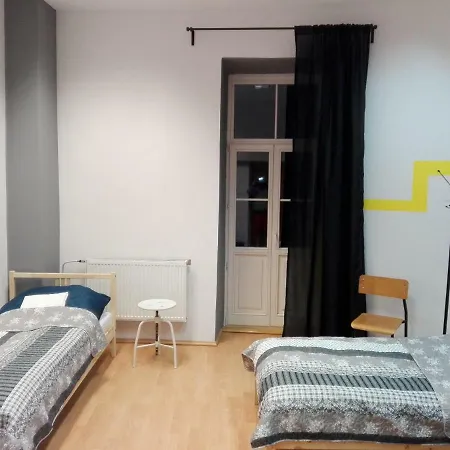 Lulu Hostel *